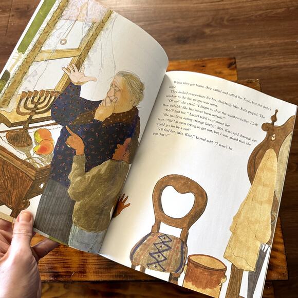 PJ Library Mrs. Katz And Tush Jewish Paperback Book - Picture 5 of 9